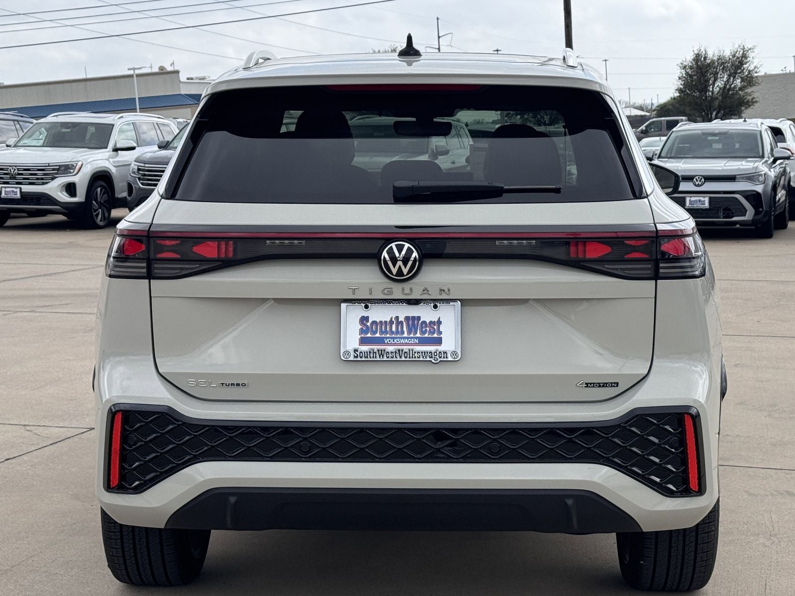 2026 Volkswagen Tiguan 2.0T SEL R-Line