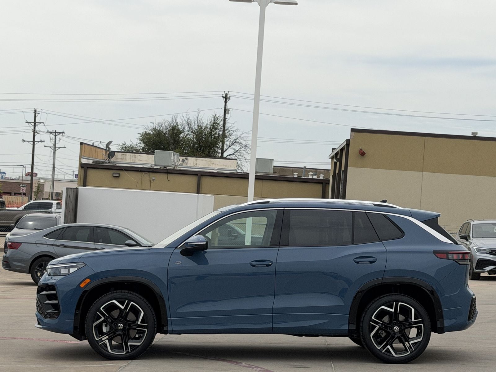 2026 Volkswagen Tiguan 2.0T SEL R-Line Turbo
