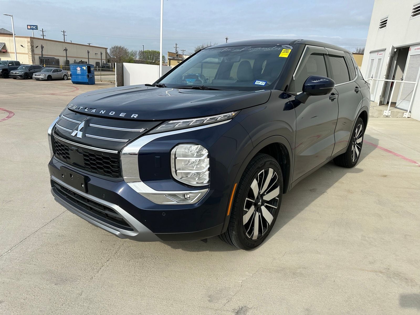 2025 Mitsubishi Outlander Base