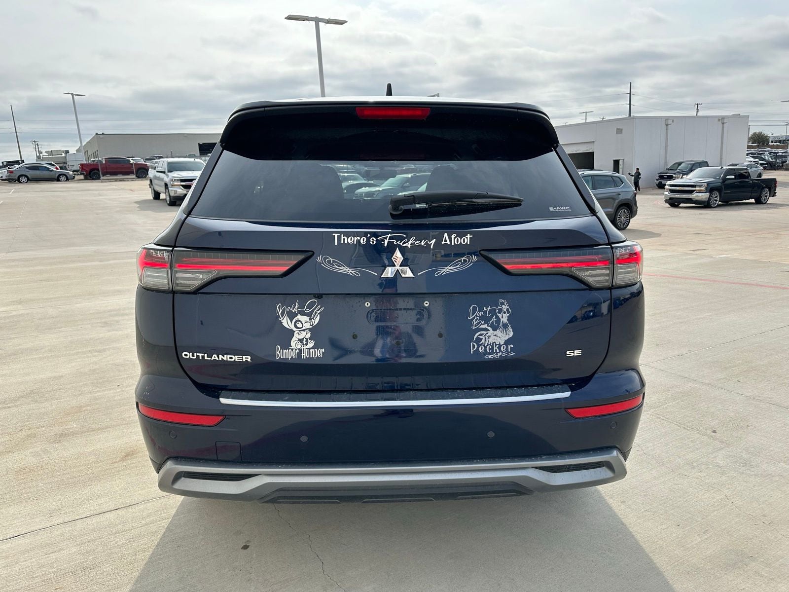 2025 Mitsubishi Outlander Base