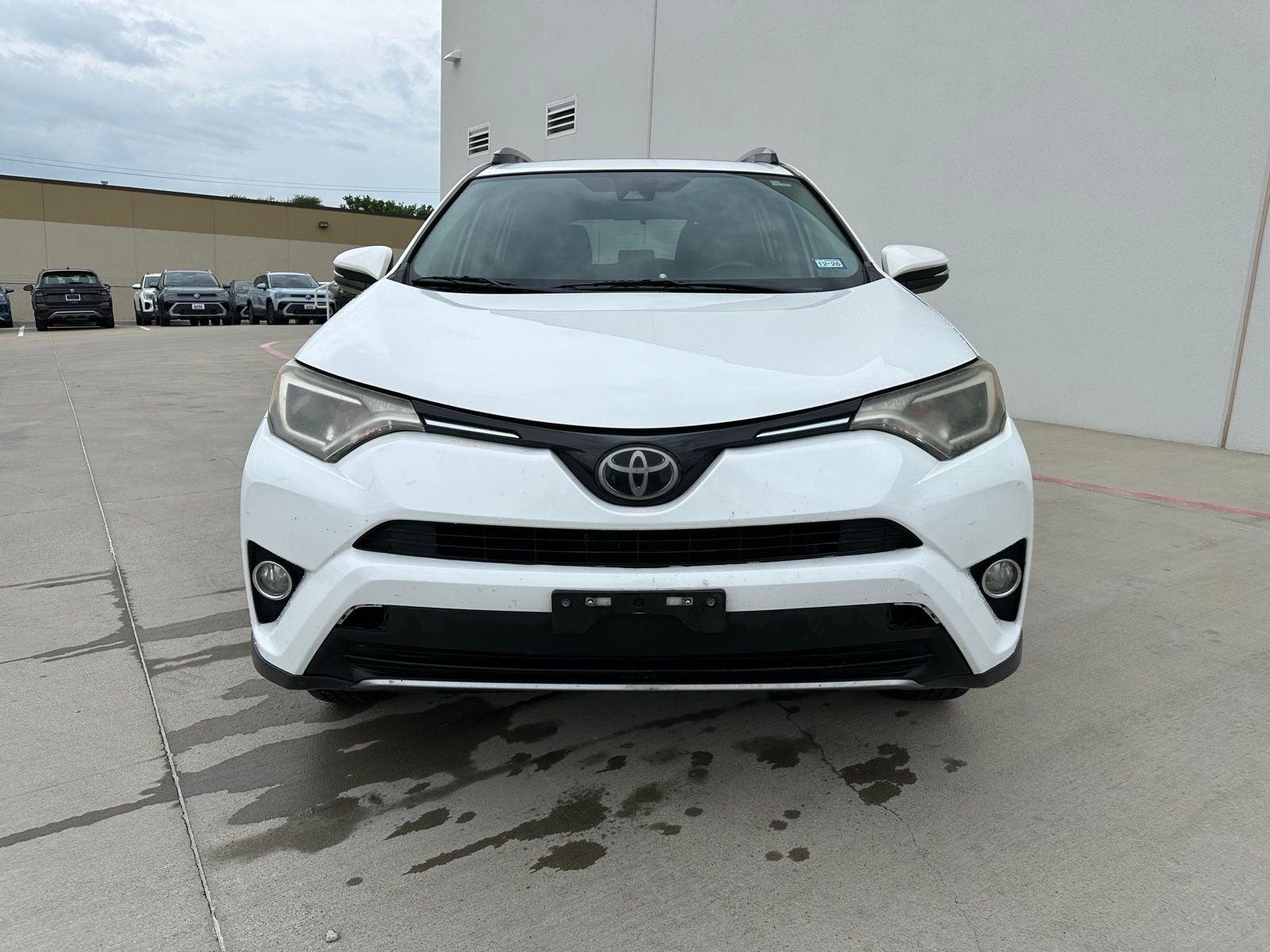 Used 2018 Toyota RAV4 XLE with VIN JTMWFREV1JD112107 for sale in Weatherford, TX