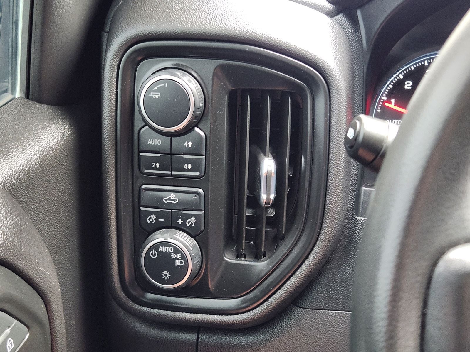 2023 Chevrolet Silverado 1500 4WD Crew Cab Standard Bed Custom Trail Boss
