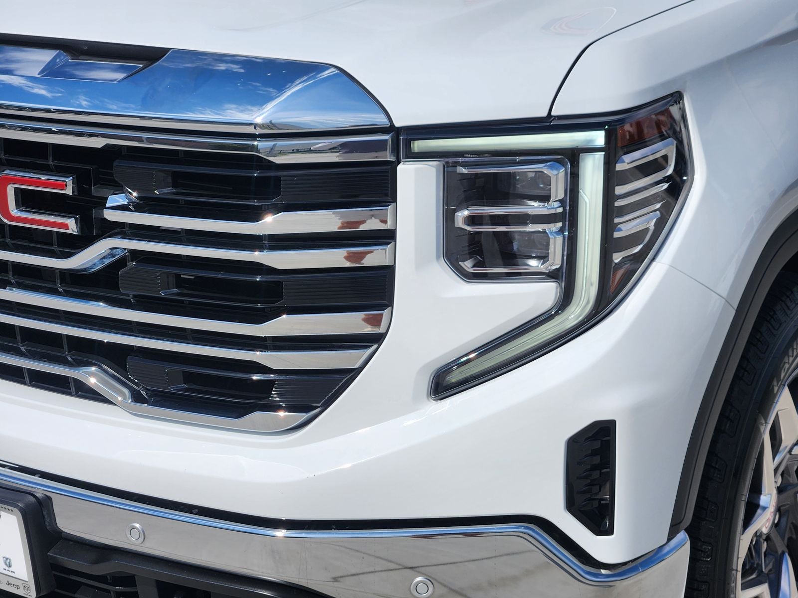 2024 GMC Sierra 1500 2WD Crew Cab Short Box SLT