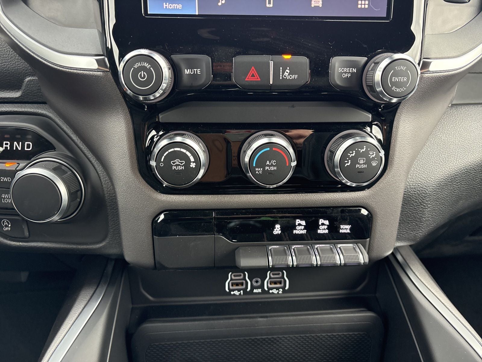 2026 RAM Ram 1500 Express Crew Cab 4x4 5'7' Box