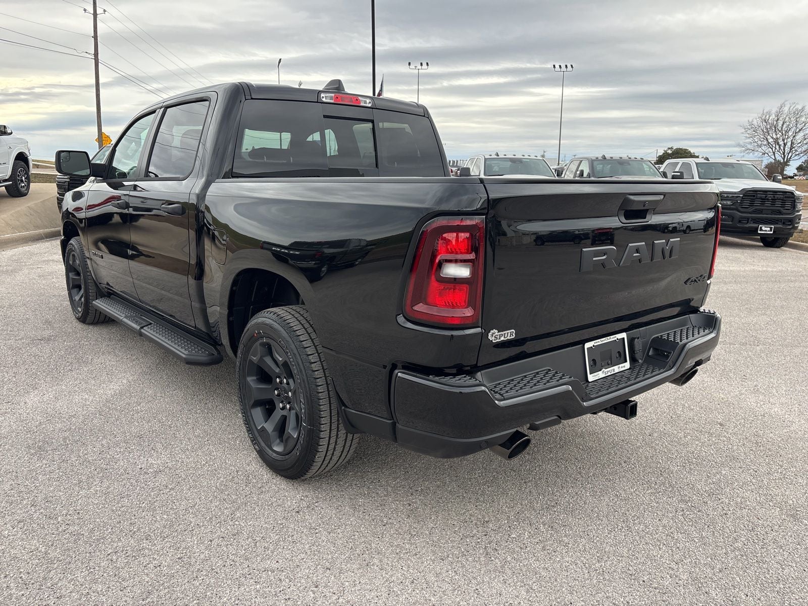 2026 RAM Ram 1500 Express Crew Cab 4x4 5'7' Box
