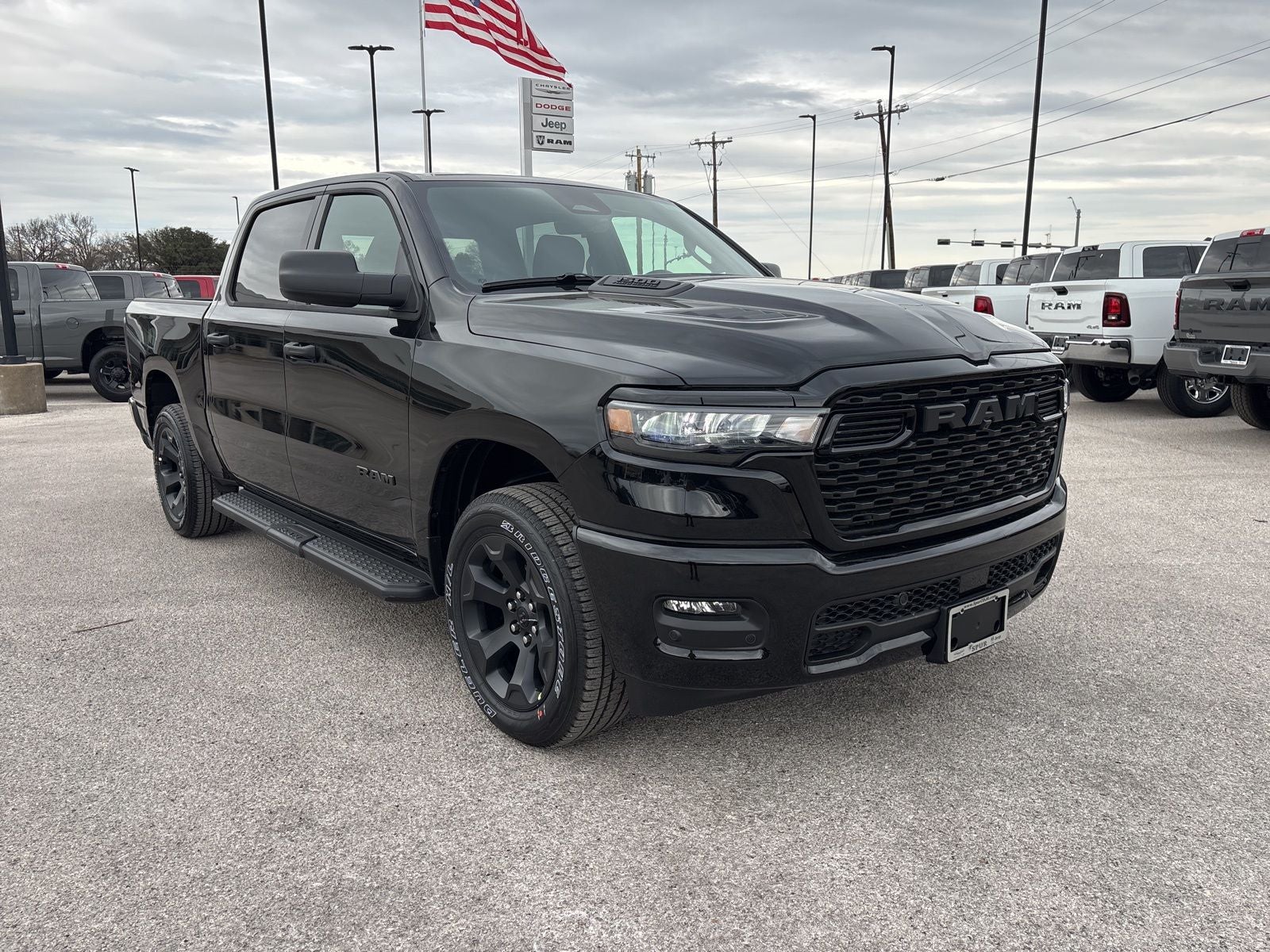 2026 RAM Ram 1500 Express Crew Cab 4x4 5'7' Box
