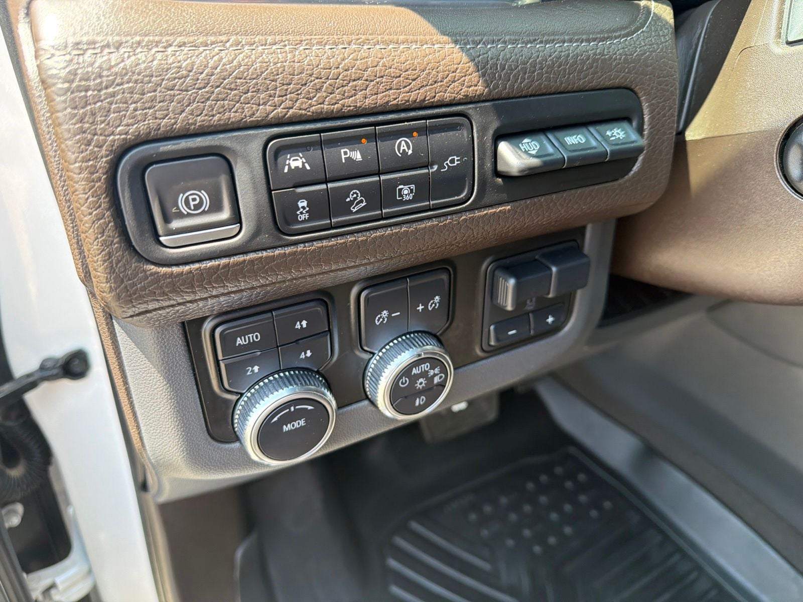 2022 GMC Yukon 4WD Denali