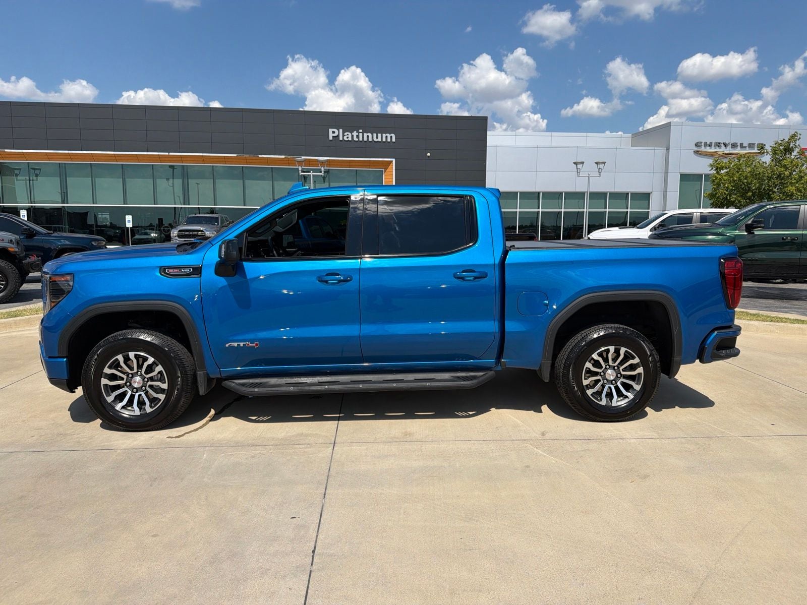 2023 GMC Sierra 1500 4WD Crew Cab Short Box AT4