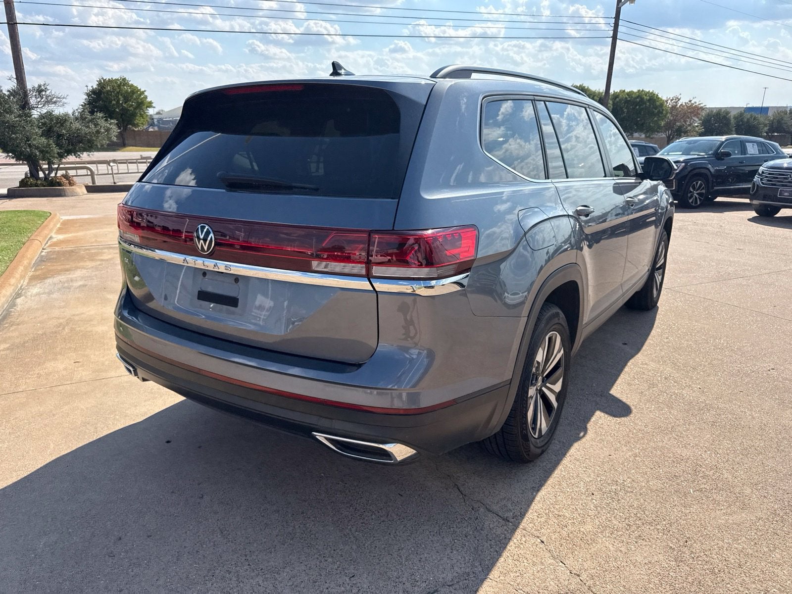 2024 Volkswagen Atlas 2.0T SE