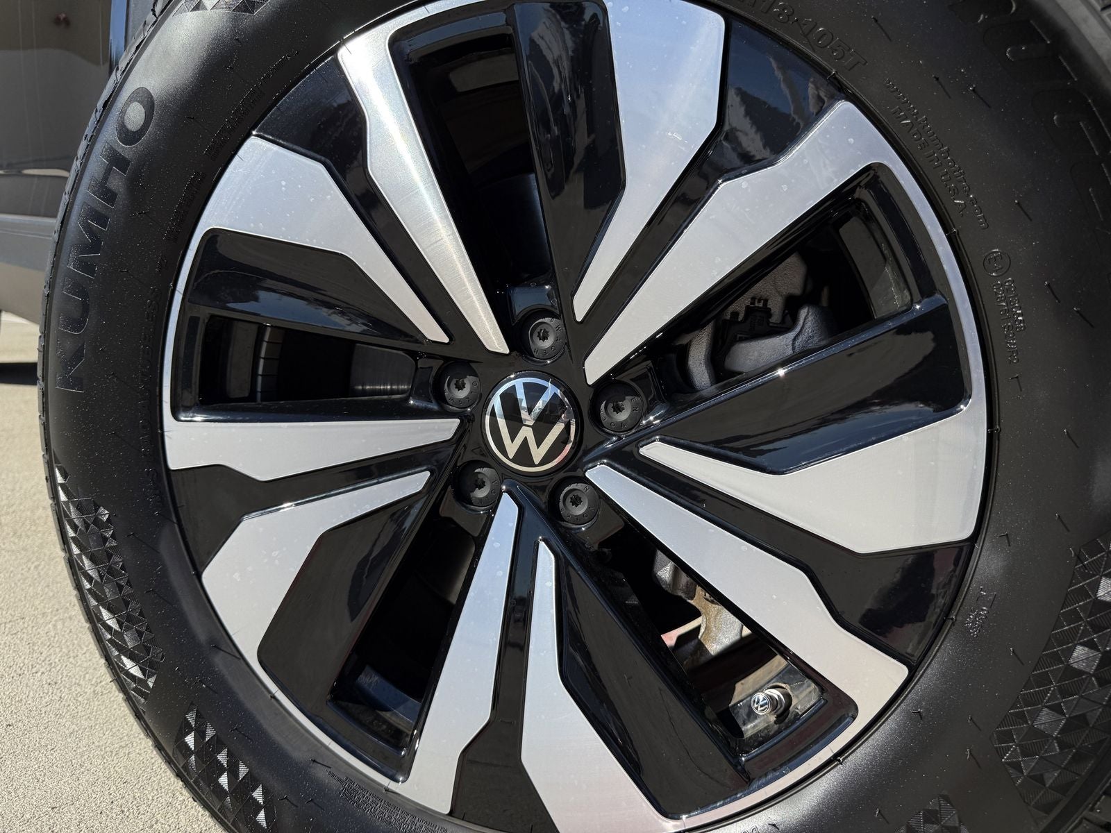 2025 Volkswagen Atlas 2.0T SE