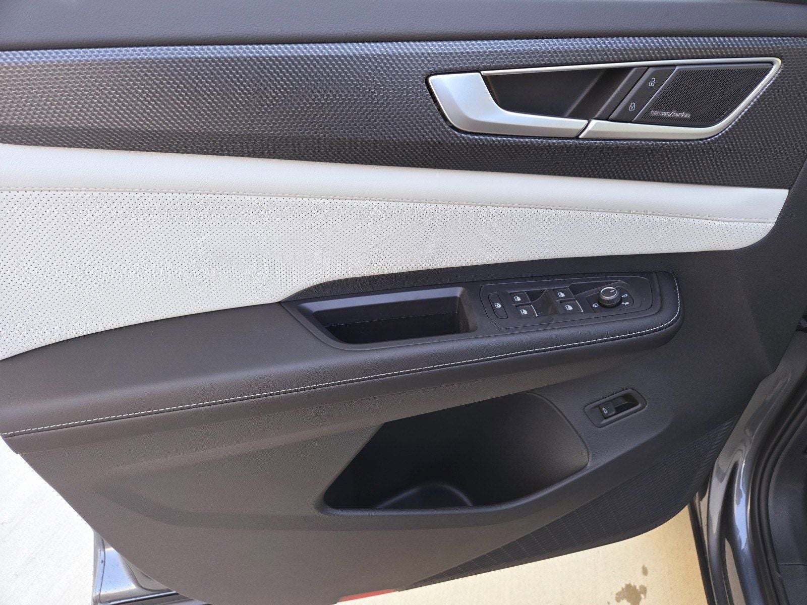 2025 Volkswagen Atlas Cross Sport 2.0T SEL Premium R-Line