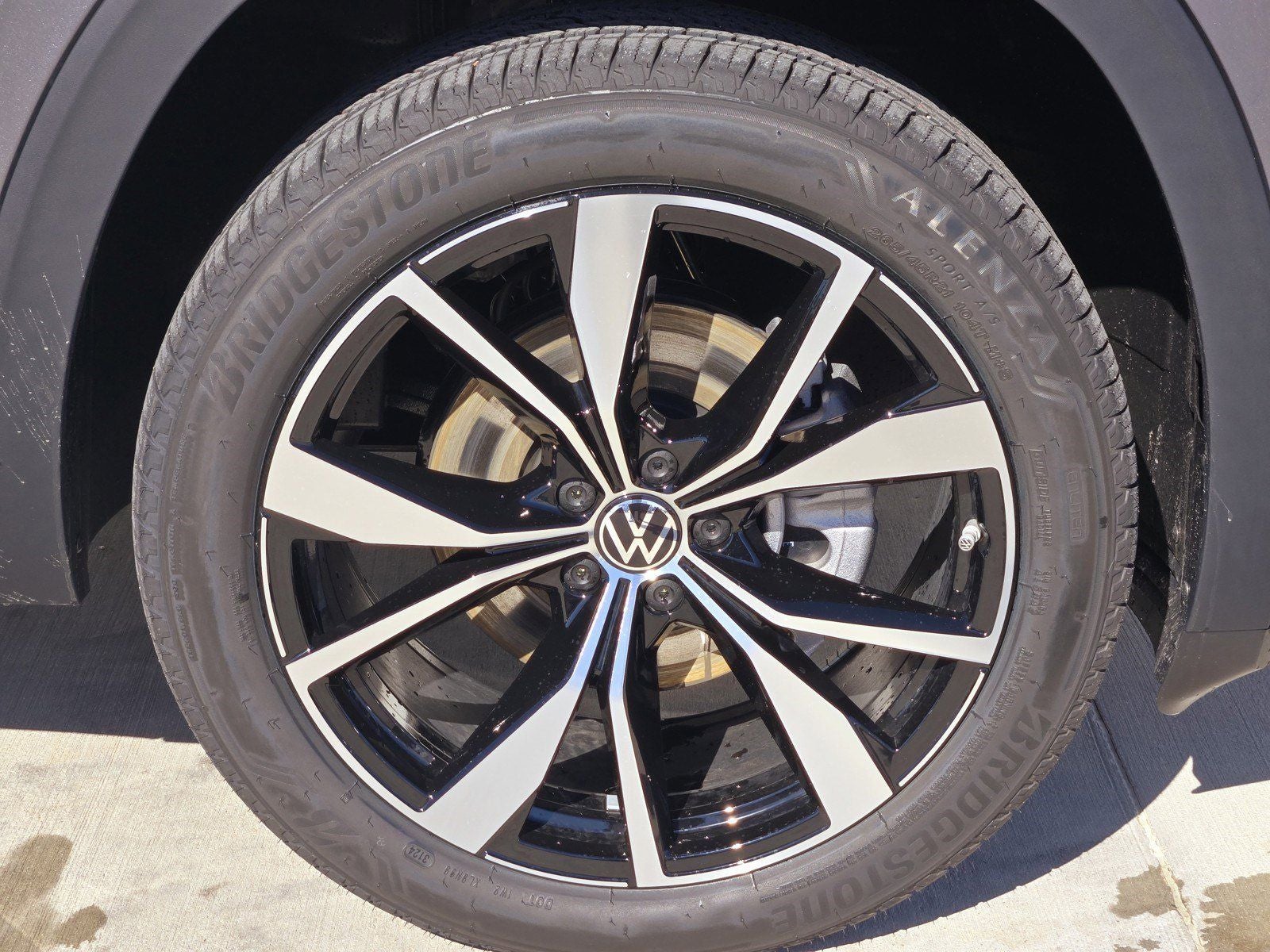 2025 Volkswagen Atlas Cross Sport 2.0T SEL Premium R-Line