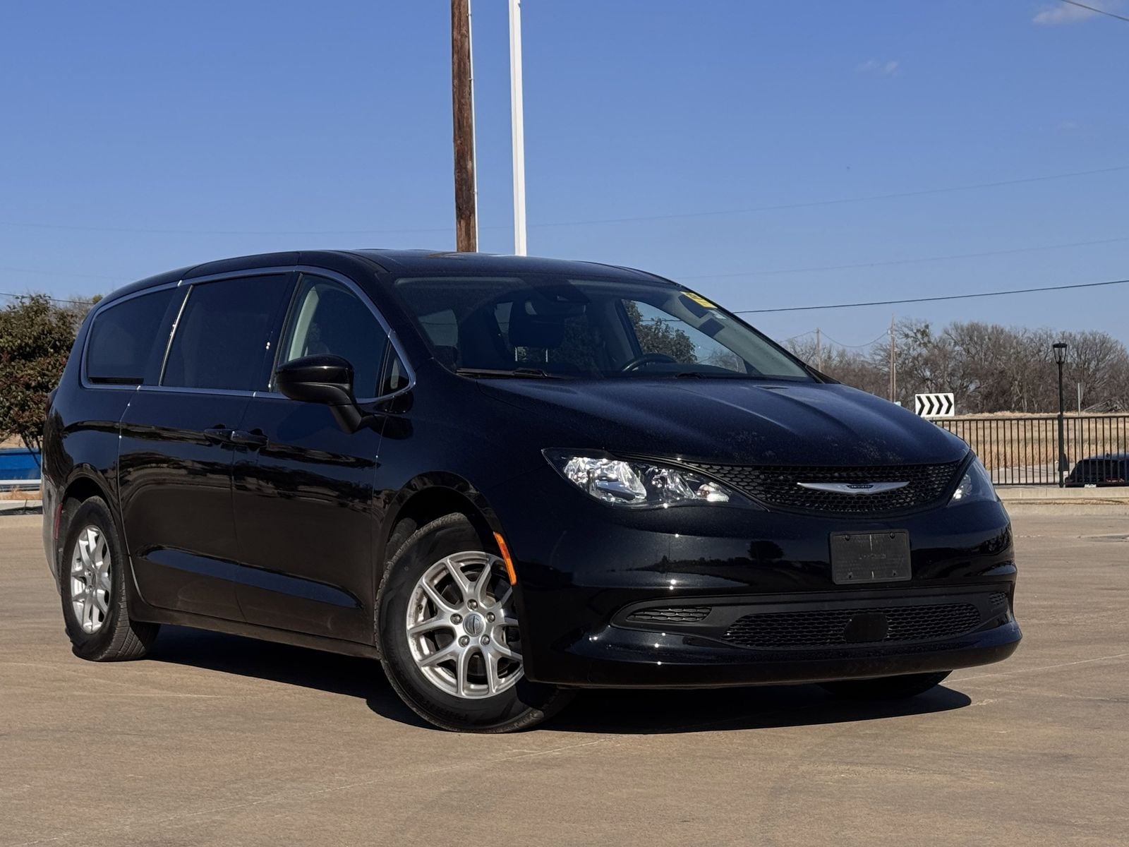 2022 Chrysler Voyager LX