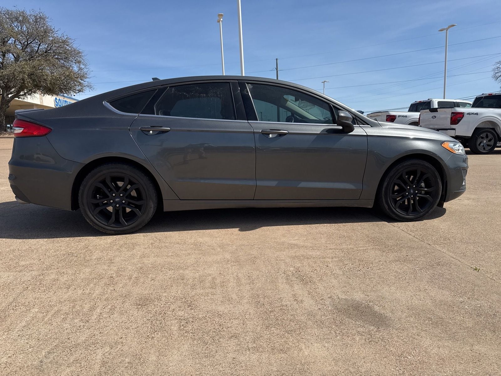 2020 Ford Fusion SE