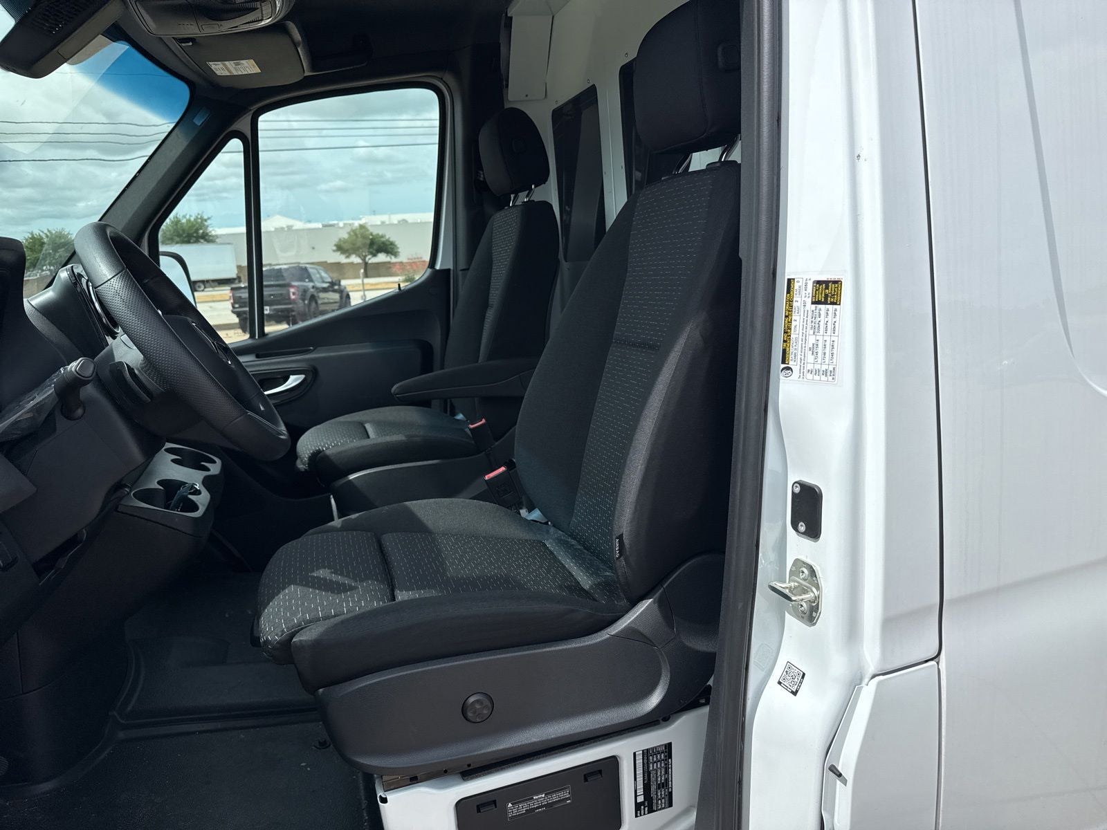 2025 Mercedes-Benz Sprinter 2500 Cargo 144 WB