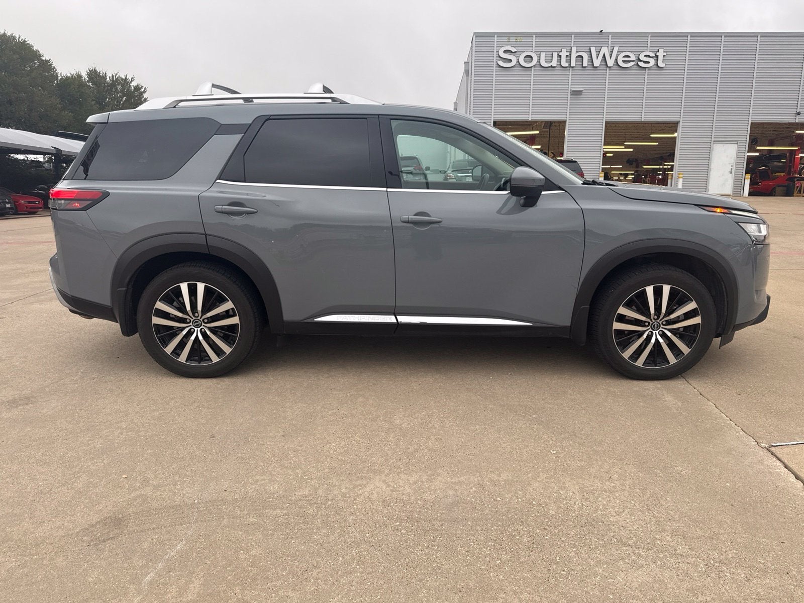 2023 Nissan Pathfinder Platinum