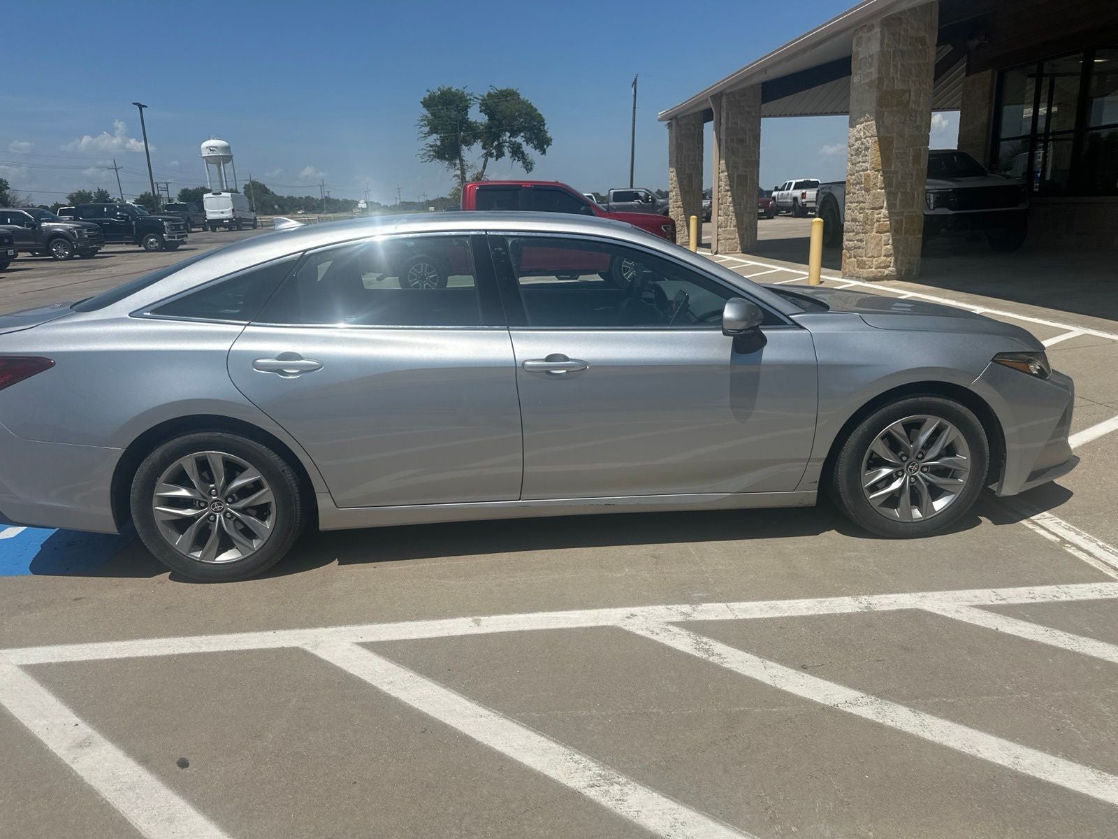 2022 Toyota Avalon XLE