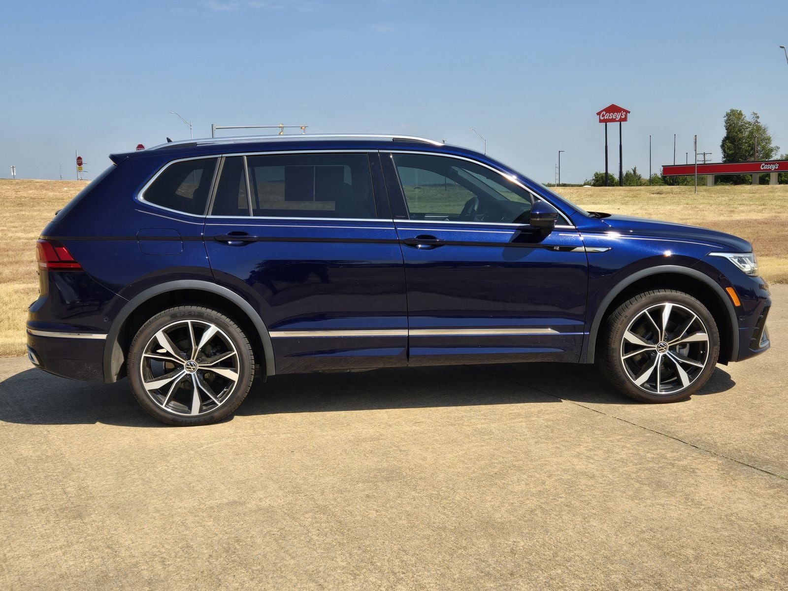 2024 Volkswagen Tiguan 2.0T SEL R-Line