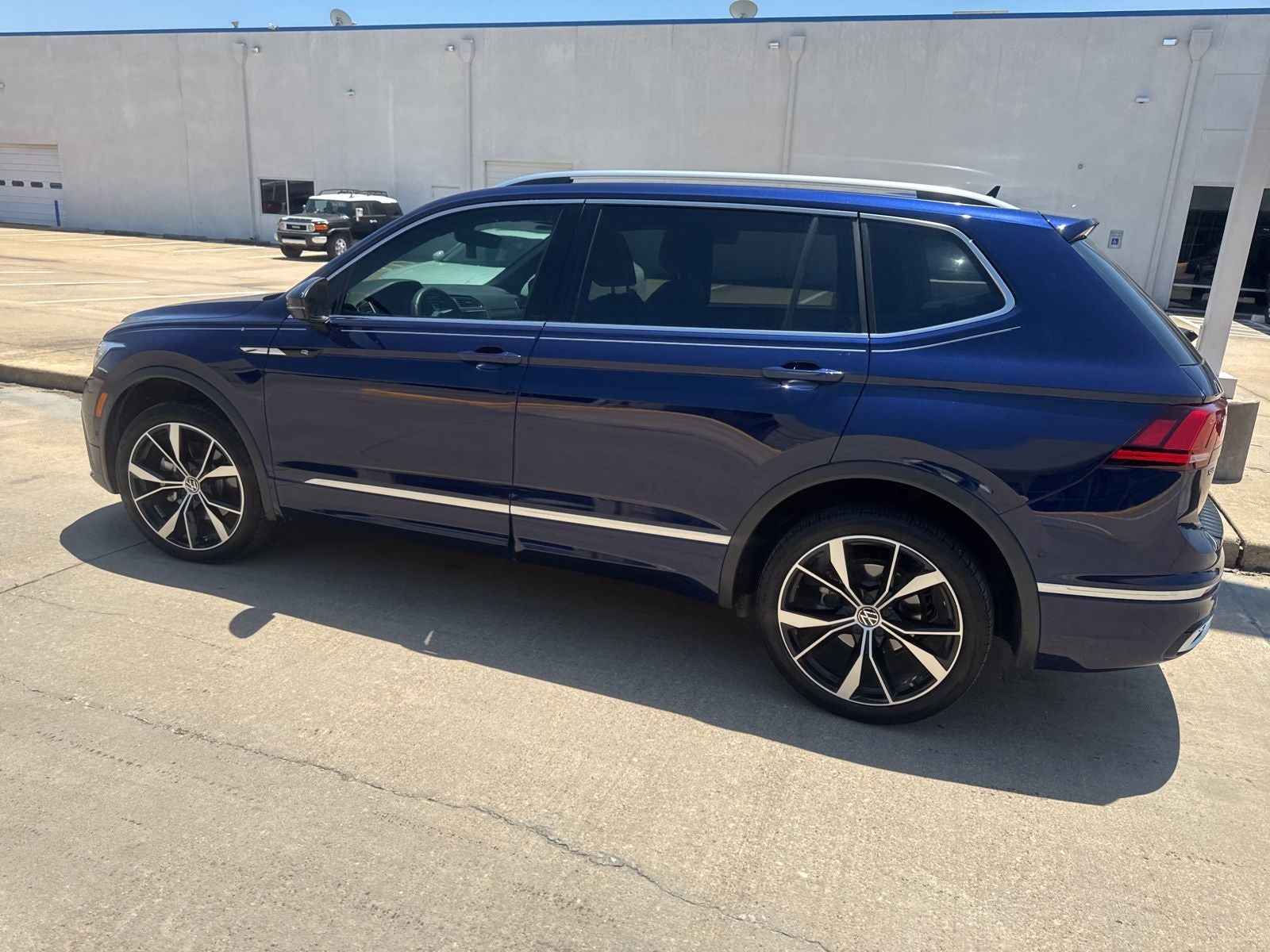2024 Volkswagen Tiguan 2.0T SEL R-Line