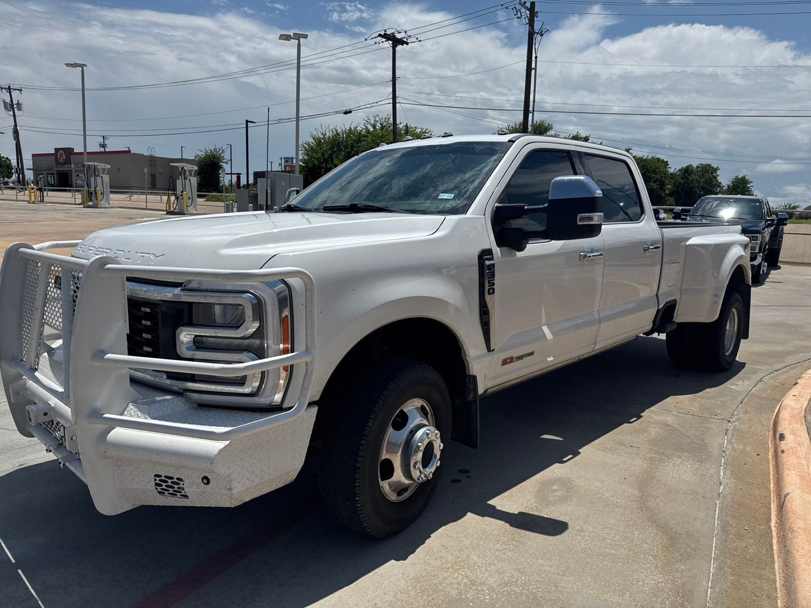 2023 Ford F-350SD Lariat DRW
