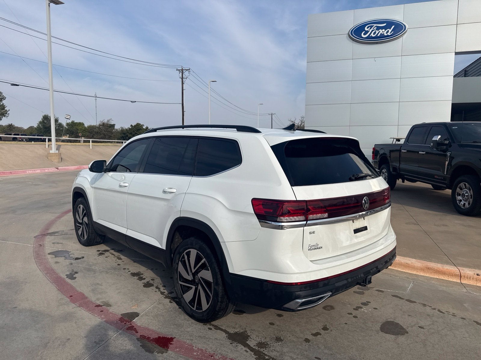 2024 Volkswagen Atlas 2.0T SE w/Technology