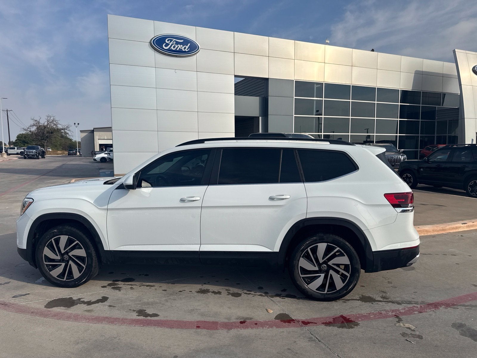 2024 Volkswagen Atlas 2.0T SE w/Technology