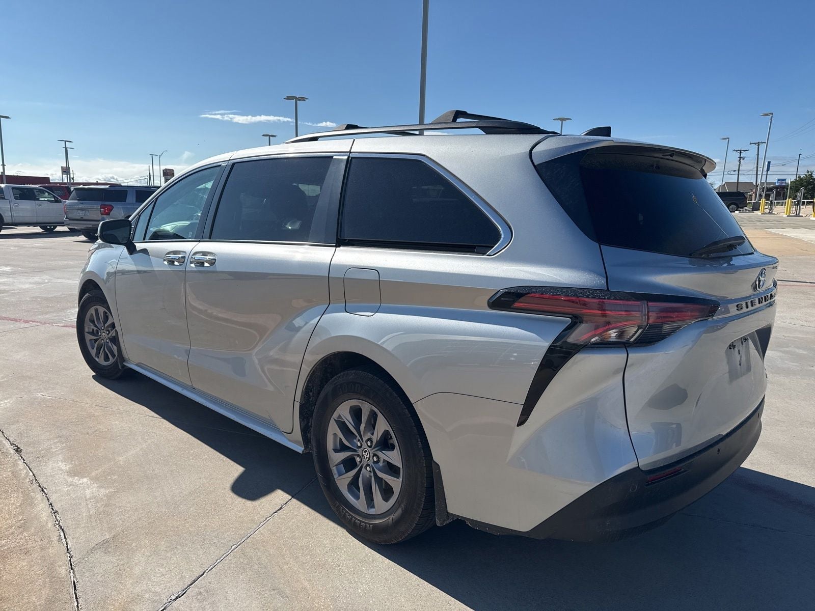 2022 Toyota Sienna XLE 8 Passenger