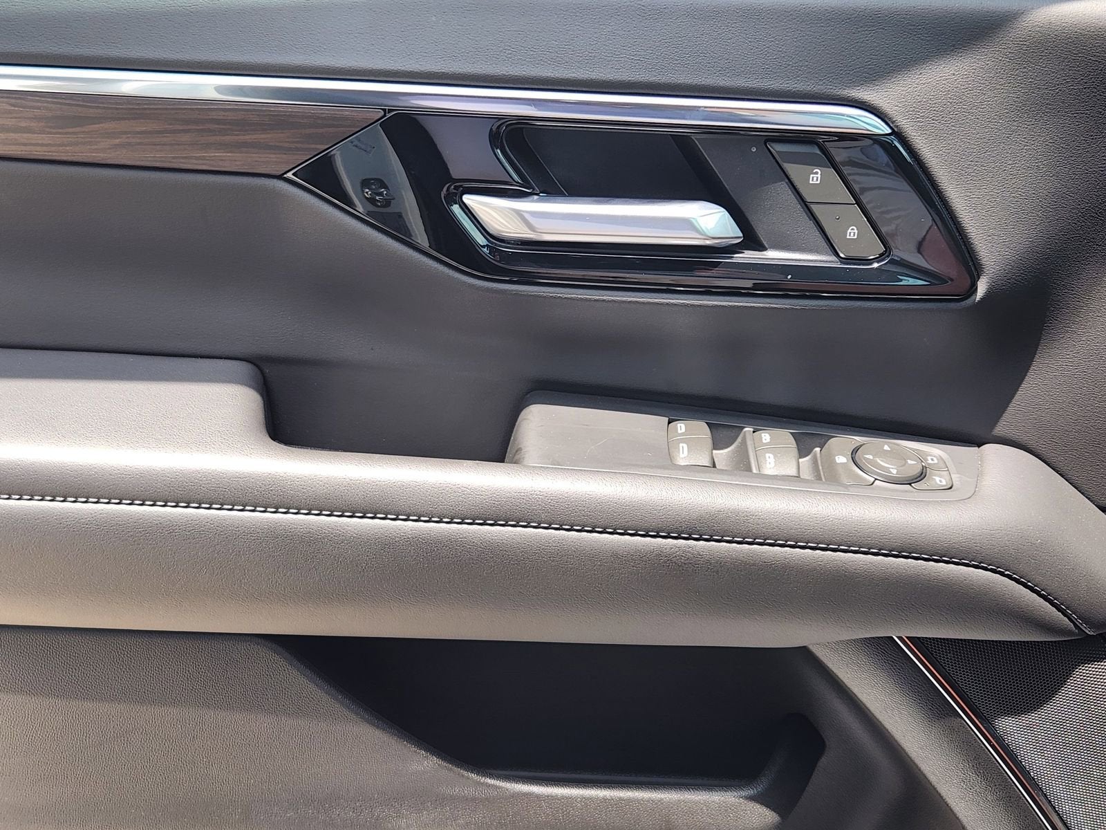 2025 Chevrolet Tahoe LS
