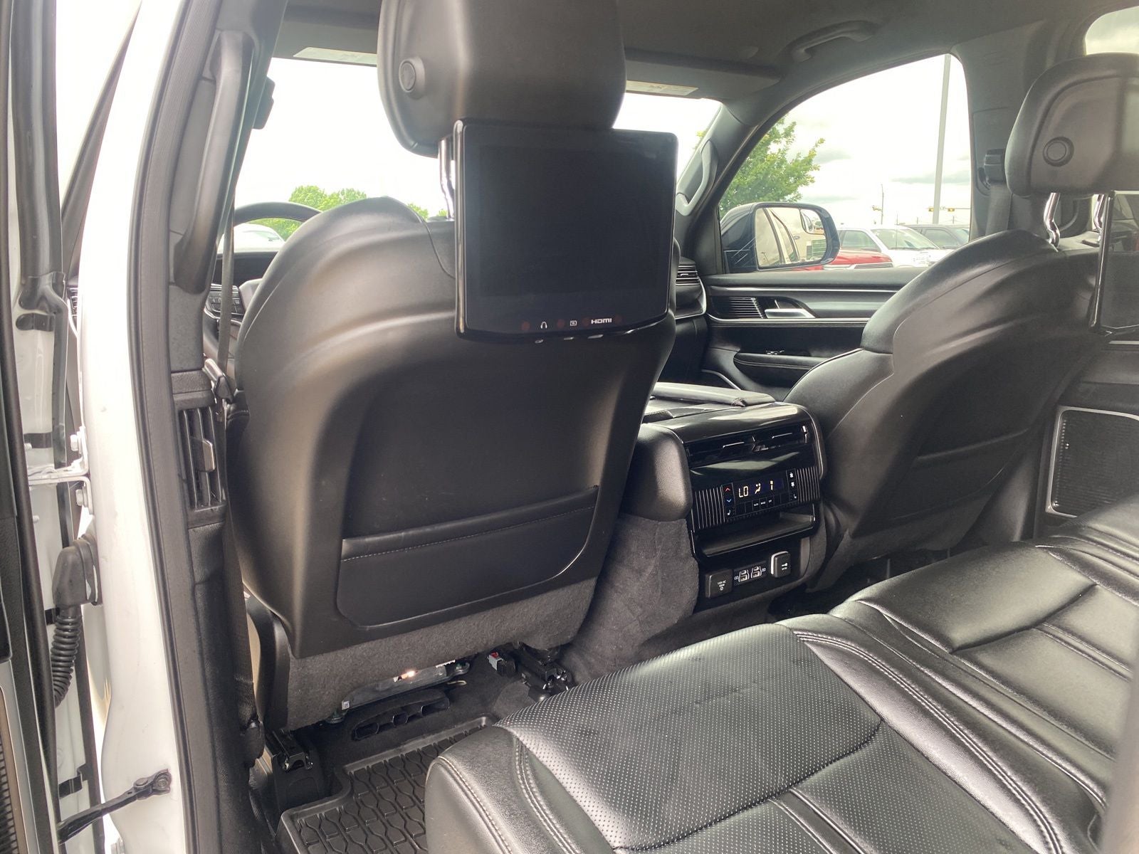 2024 Jeep Wagoneer Base