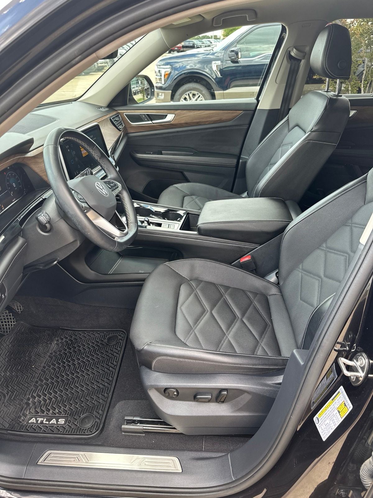2024 Volkswagen Atlas 2.0T SE w/Technology