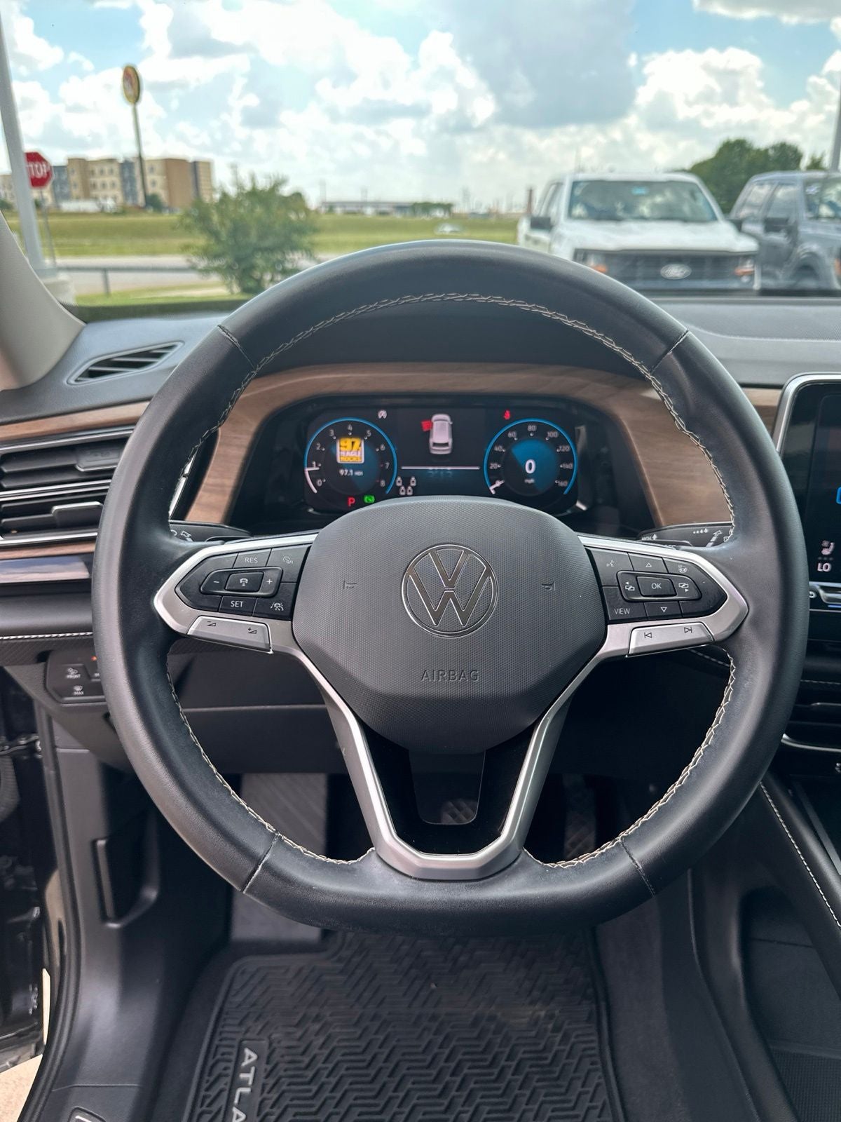 2024 Volkswagen Atlas 2.0T SE w/Technology