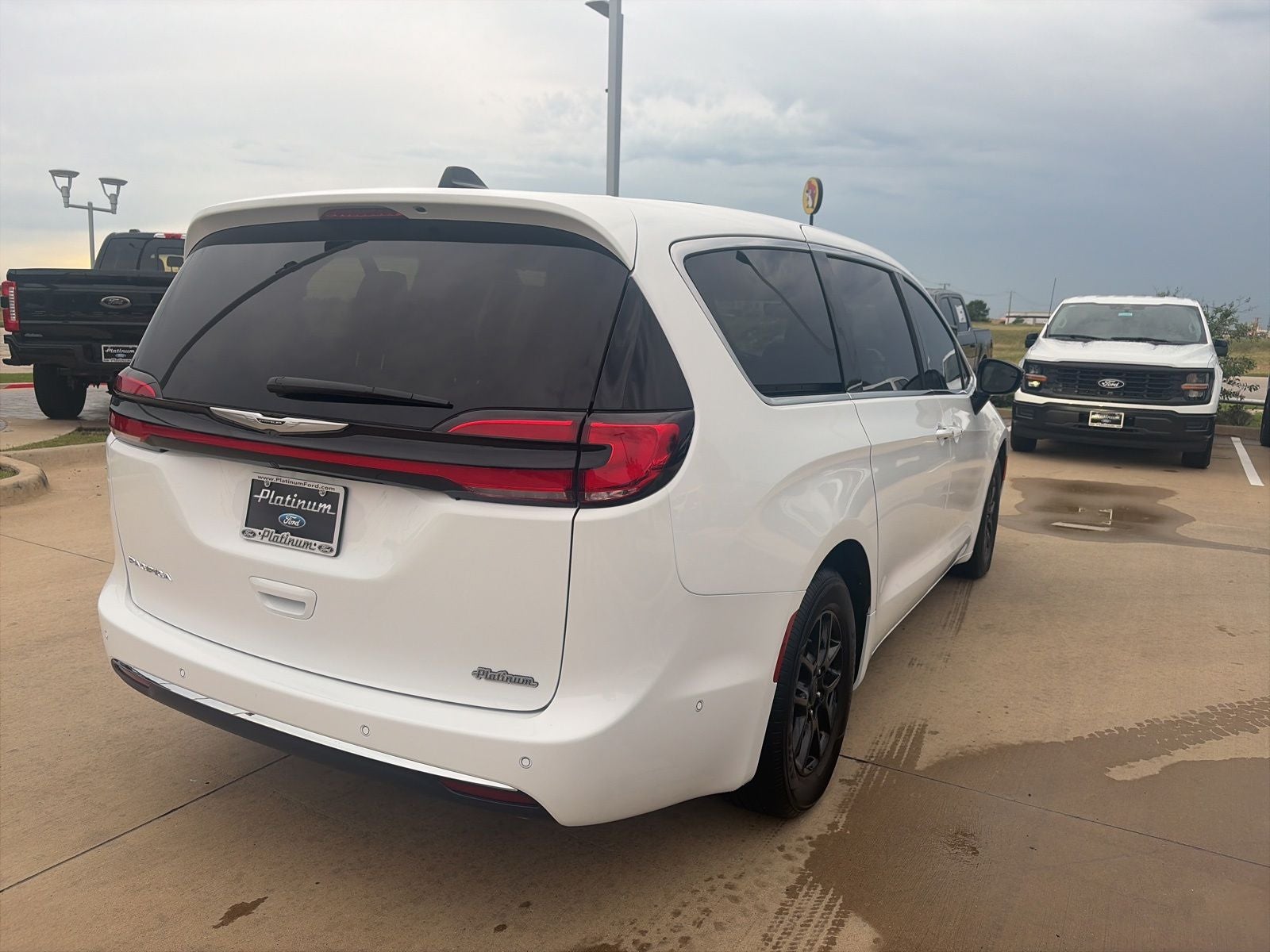 2025 Chrysler Pacifica Select