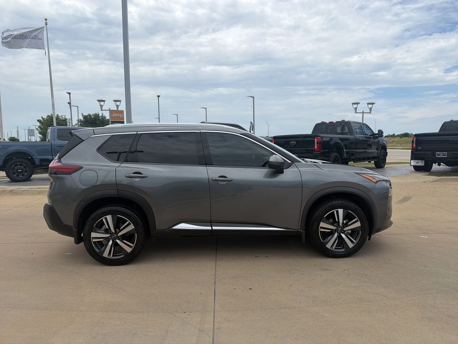 2023 Nissan Rogue SL